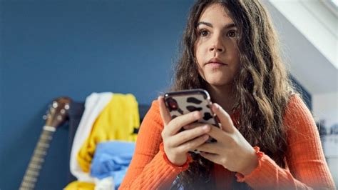 teen candid nudes|Childline’s new tool helps young people remove nude images。